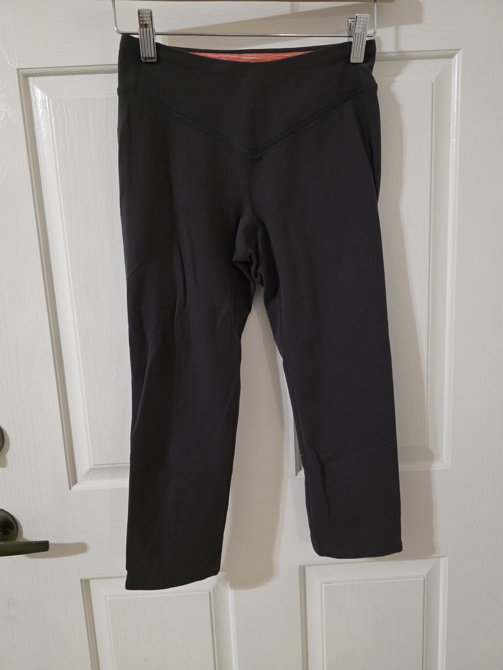 Lucy Charcoal Cropped Leggings with Coral At The Back Calf Area